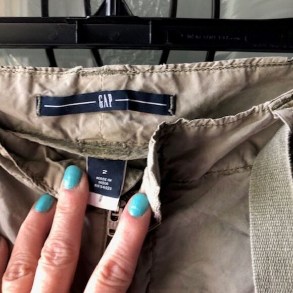 GAP Shorts - Picture 2 of 4